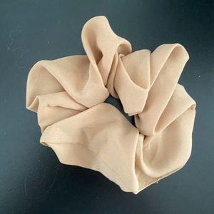 cream scrunchie